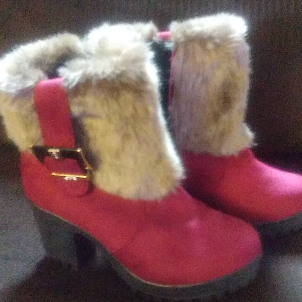Stylish Boots Size 5 Womens